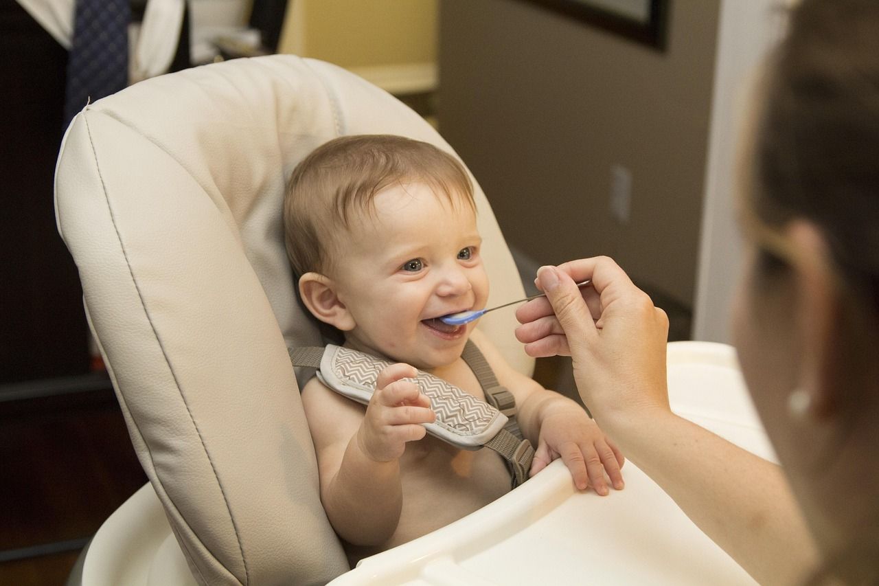 Baby Gagging During Feeding: Normal Protective Reflex or Emergency?